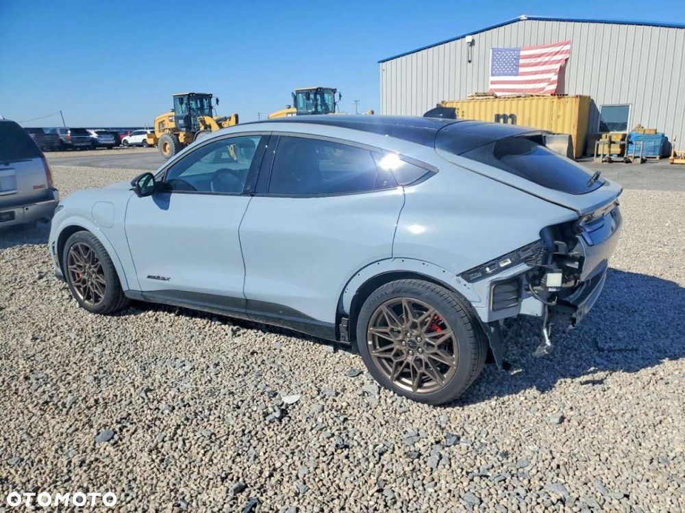 Ford Mustang Mach-E - 4