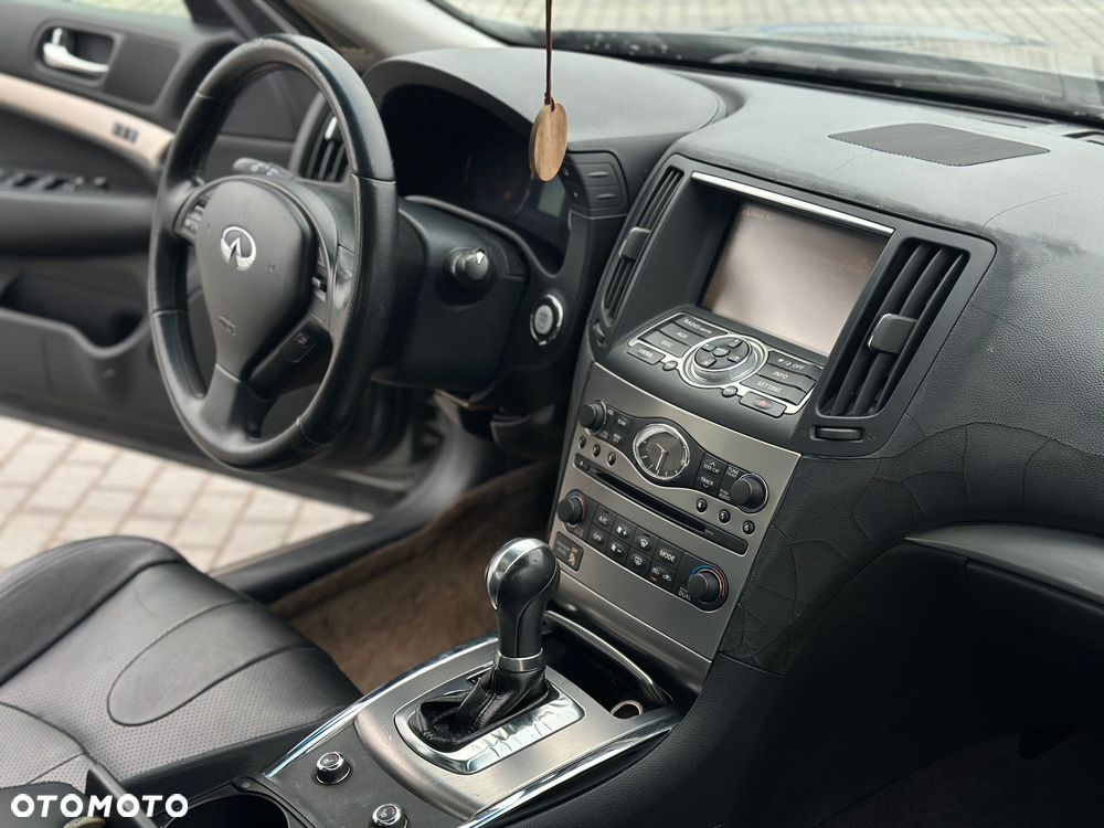 Infiniti G G37 - 11