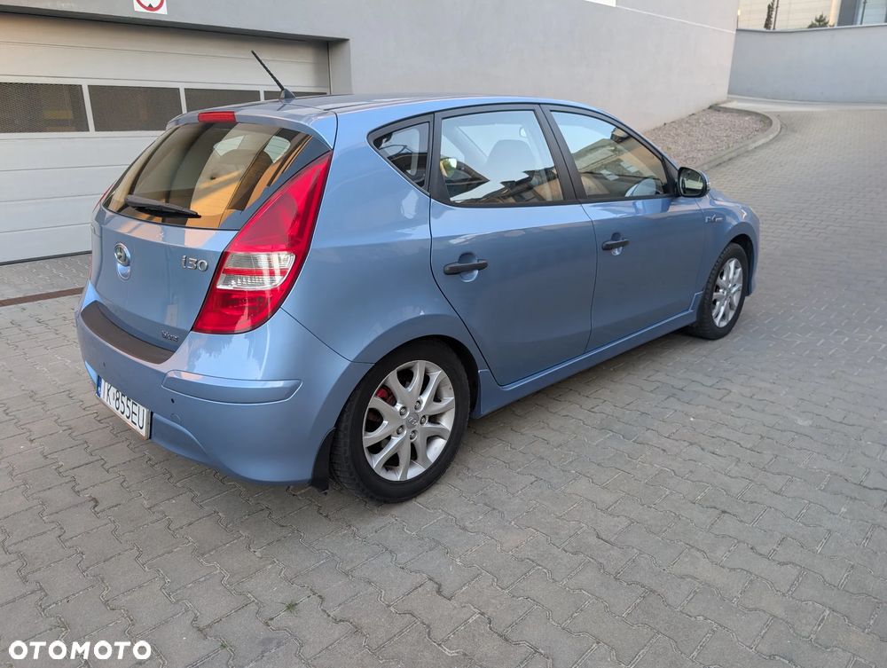 Hyundai i30 1.6 CRDi Comfort EU5 - 6