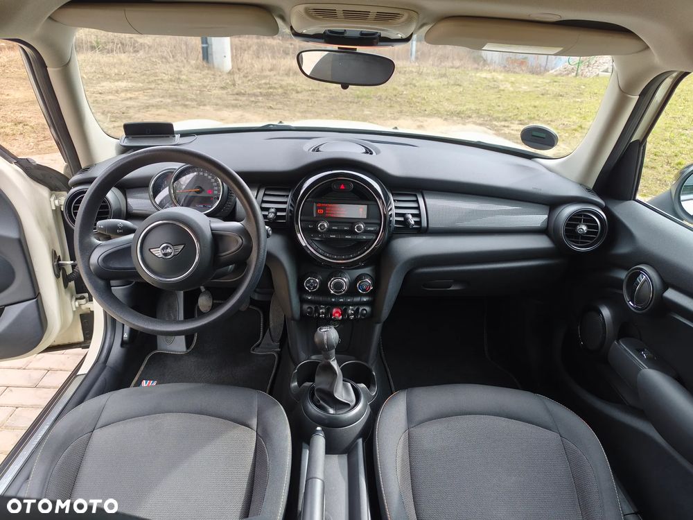 MINI Cooper Standard - 24