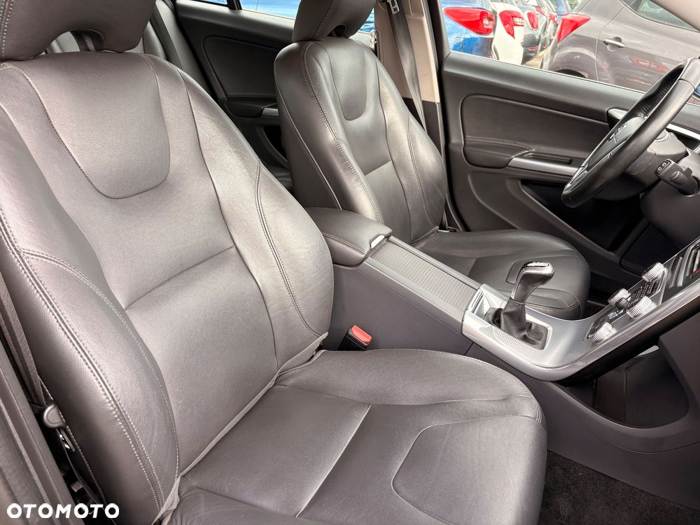 Volvo V60 D3 Momentum Core - 24