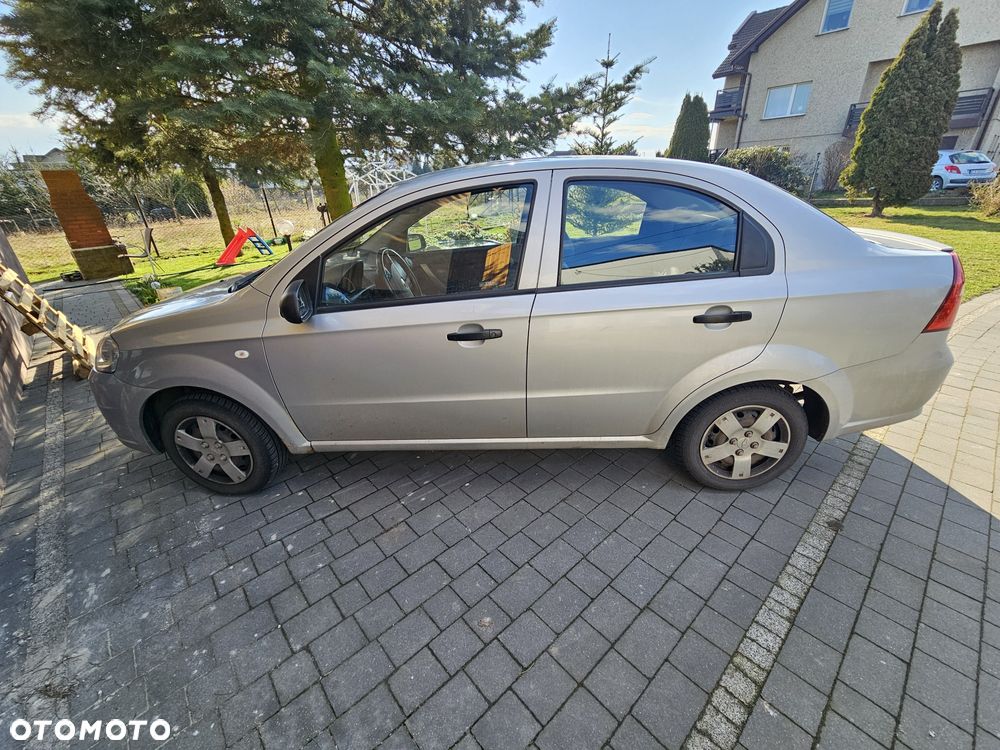 Chevrolet Aveo - 4