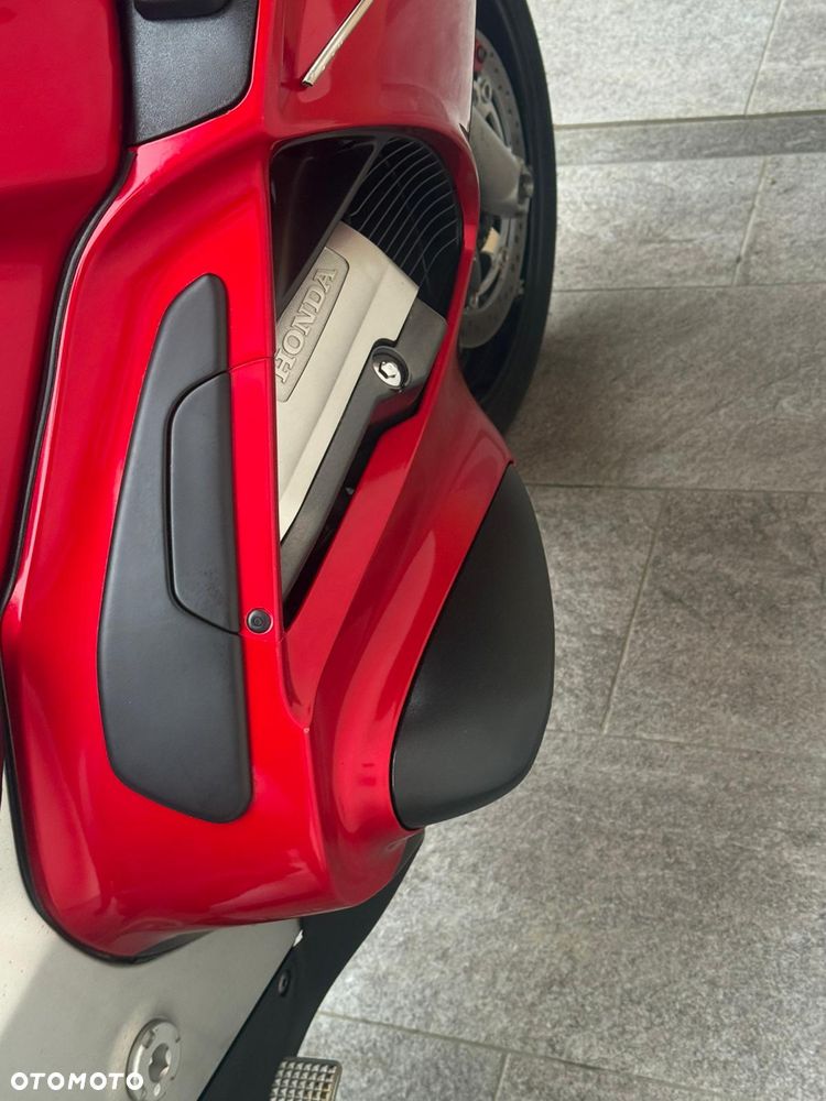 Honda ST - 9