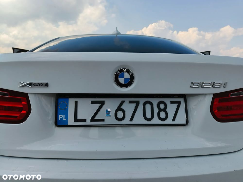 BMW Seria 3 328i xDrive - 14