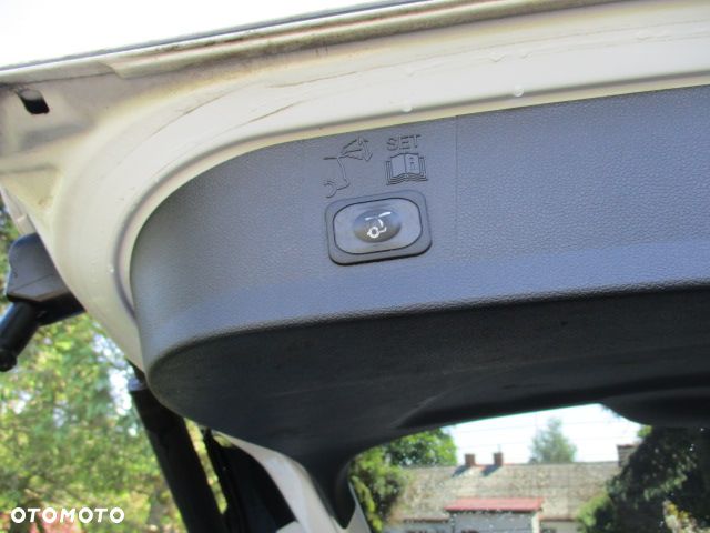 Ford Kuga 2.0 TDCi FWD Titanium - 12
