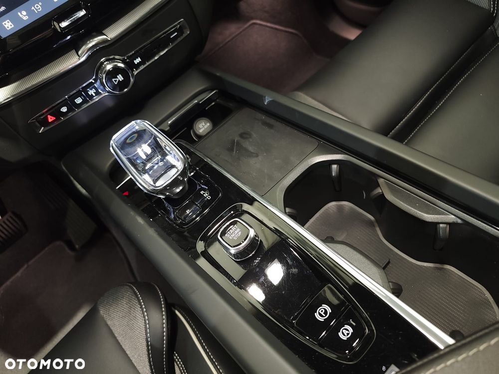 Volvo XC 60 T6 Plug-In Hybrid XLR AWD Plus Black Edition - 4