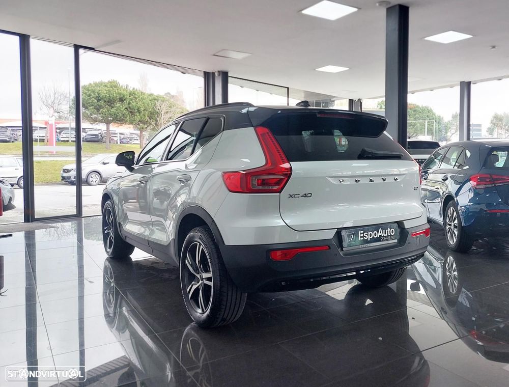 Volvo XC 40 1.5 T2 Momentum Plus - 4