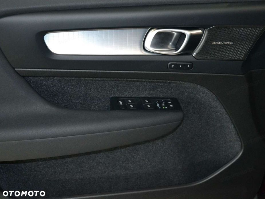 Volvo XC 40 B4 Ultra Black Edition - 10