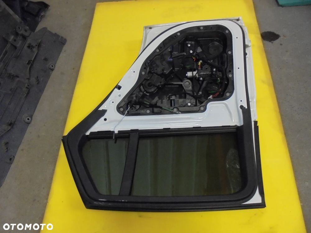 MERCEDES C KLASA W205 DRZWI TYLNE PRAWE KOMPLETNE - 5