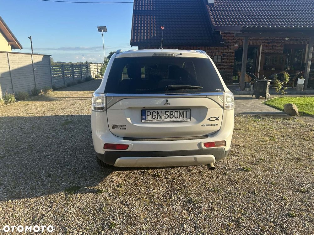 Mitsubishi Outlander - 4