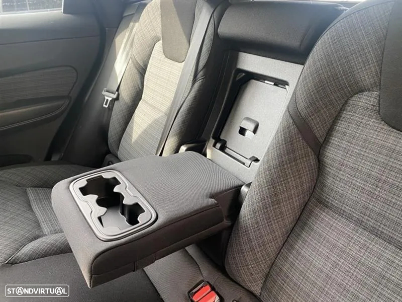 Volvo XC 60 2.0 B4 Momentum Plus - 16
