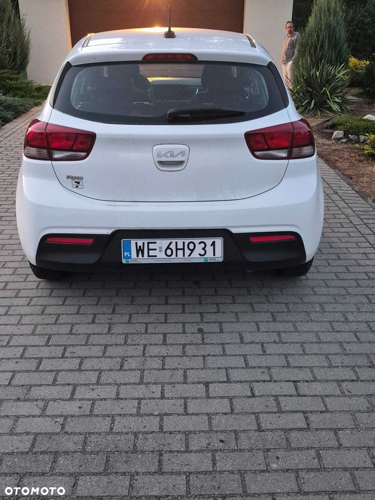 Kia Rio - 4