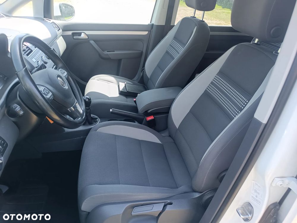 Volkswagen Touran - 10
