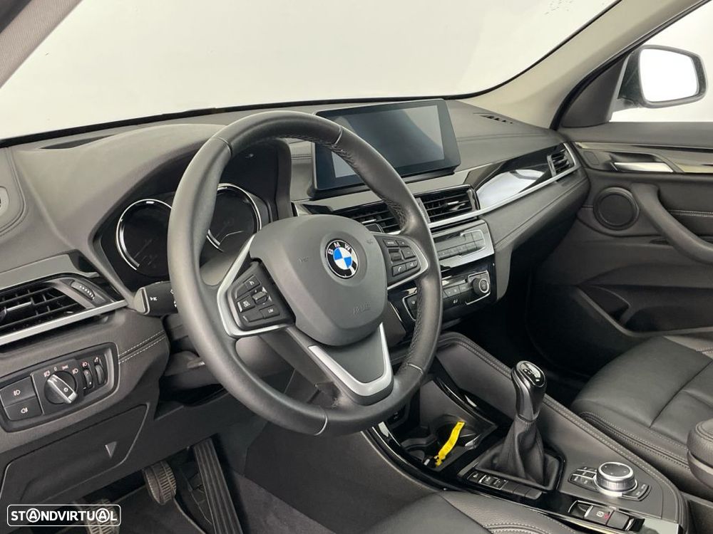 BMW X1 16 d sDrive Advantage Auto — fotografia 15