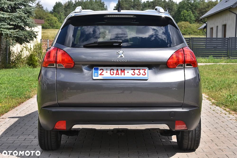 Peugeot 2008 1.2 Pure Tech Allure S&S - 6
