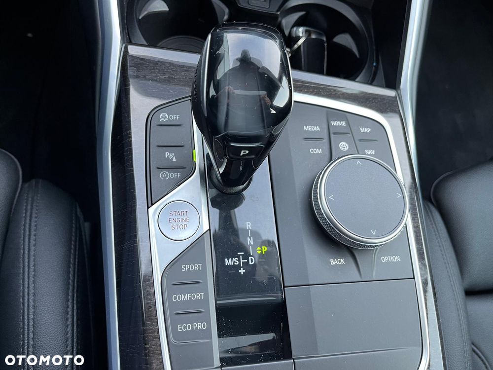 BMW Seria 3 330i xDrive - 12