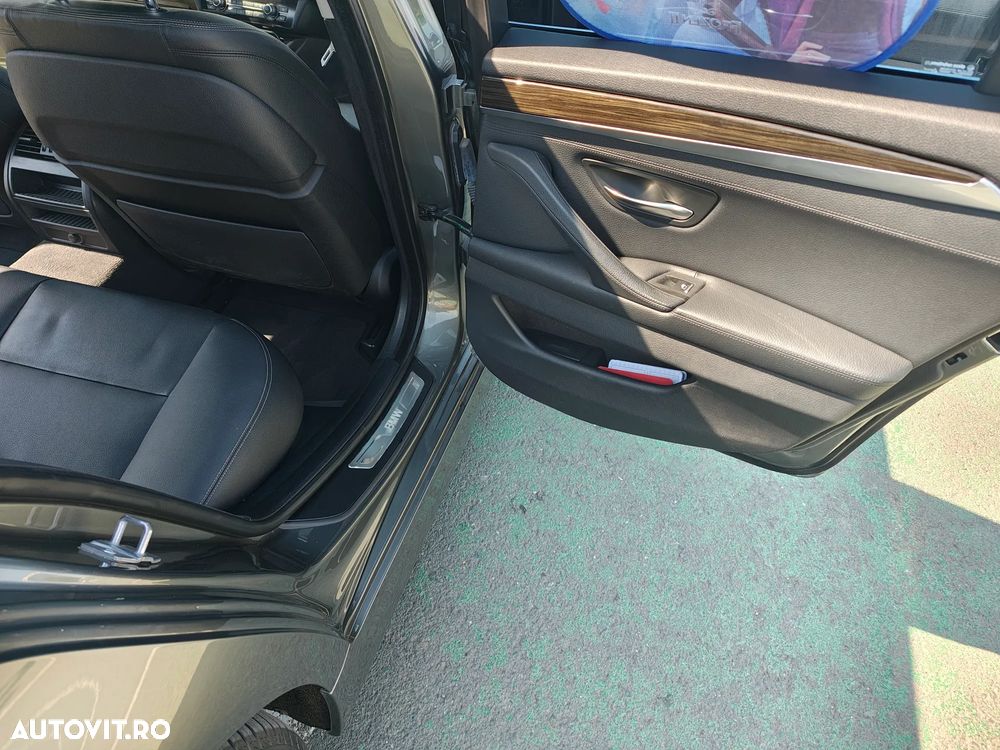 BMW Seria 5 525d xDrive AT - 15