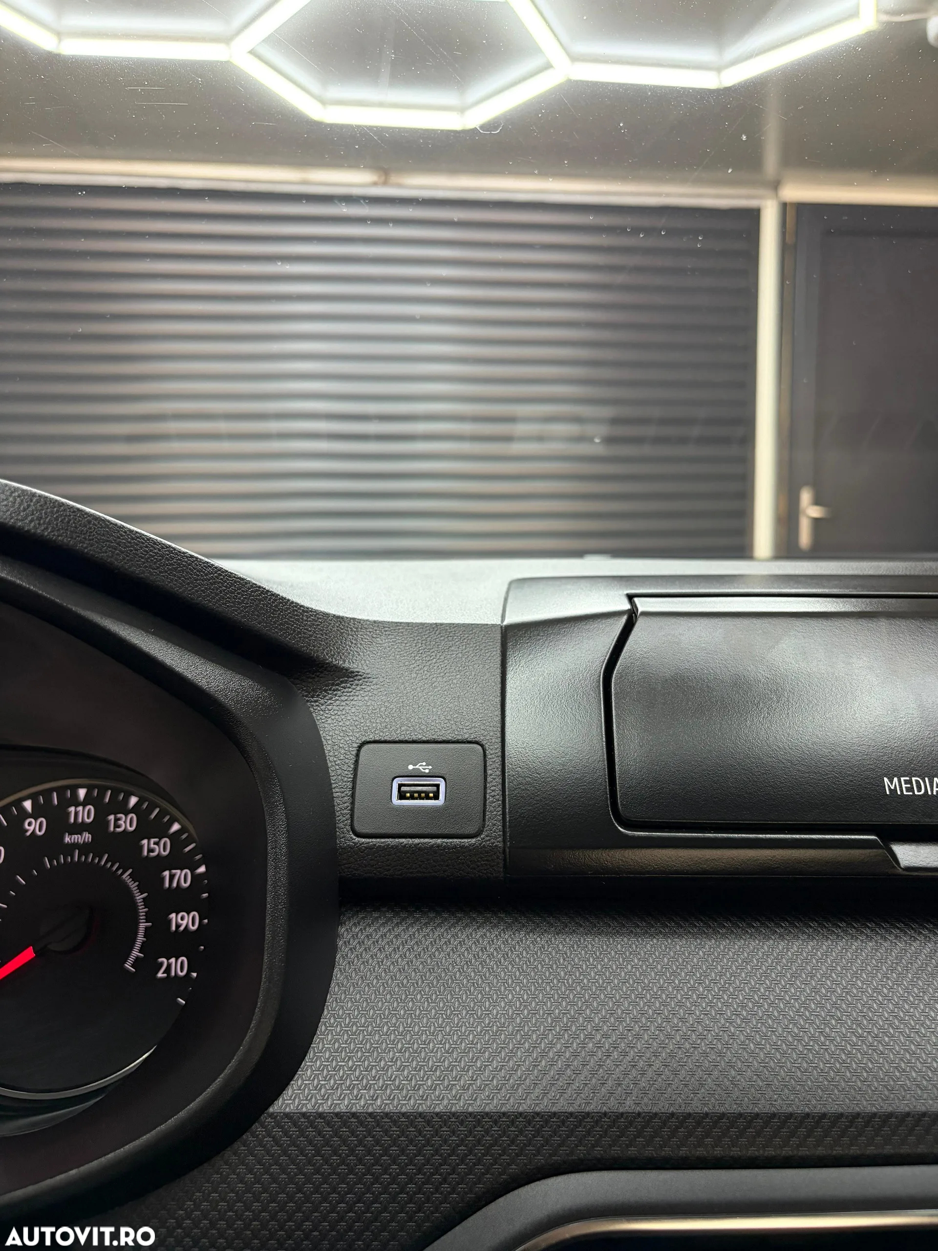 Dacia Logan TCe 90 Essential - 26