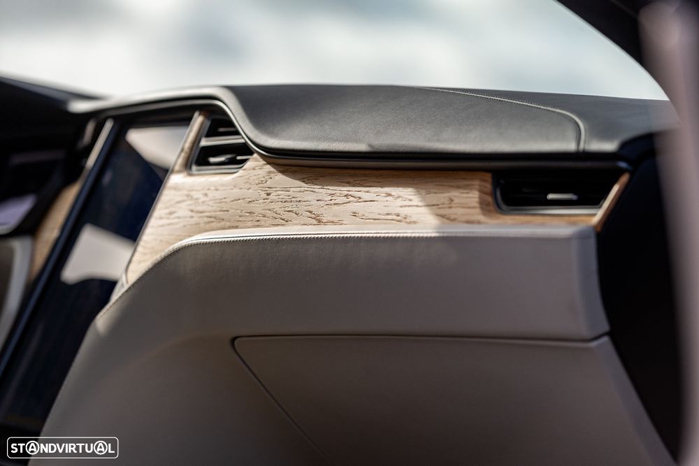 Tesla Model S Long Range - 32