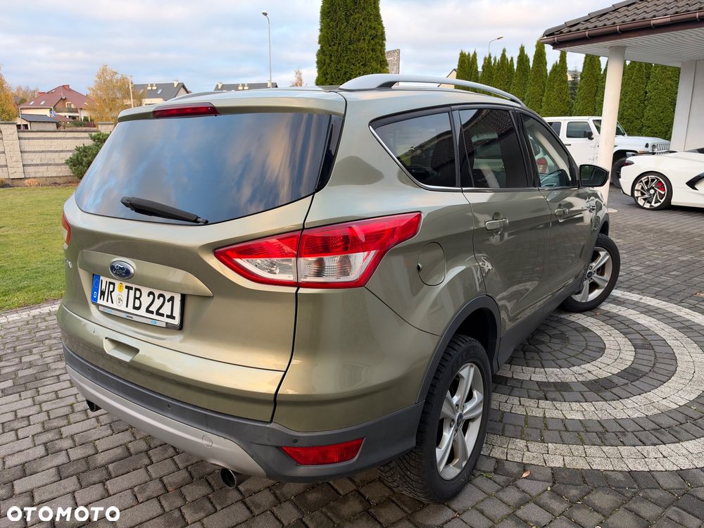 Ford Kuga 2.0 TDCi 2x4 Titanium - 4