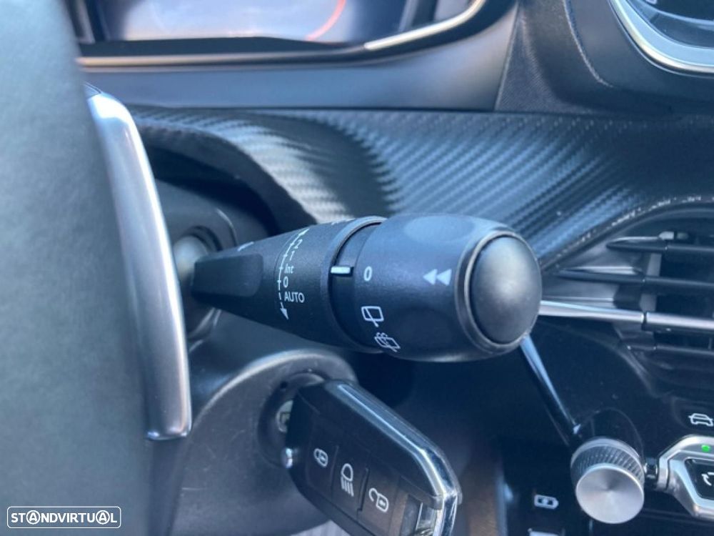 Peugeot 2008 1.2 Hybrid Allure e-DCS6 - 23