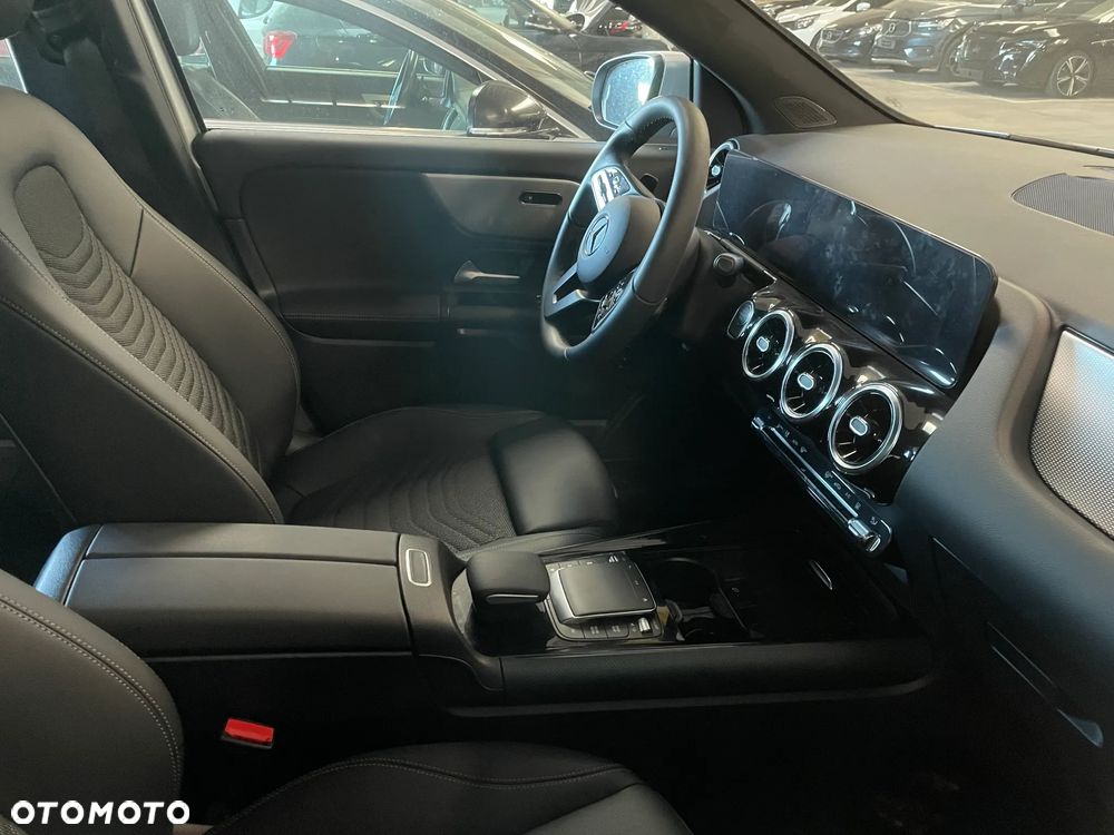 Mercedes-Benz GLA 180 Business Edition - 4