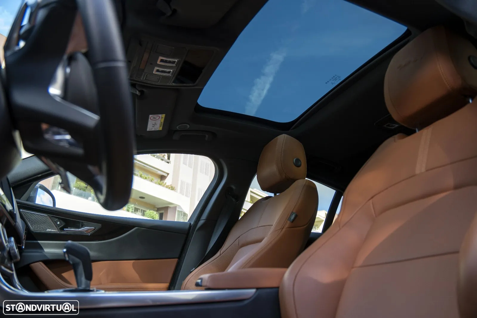 Jaguar XE 2.0 i4 R-Dynamic Black - 11
