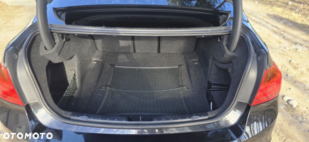 BMW Seria 3 318d DPF Edition Sport - 11