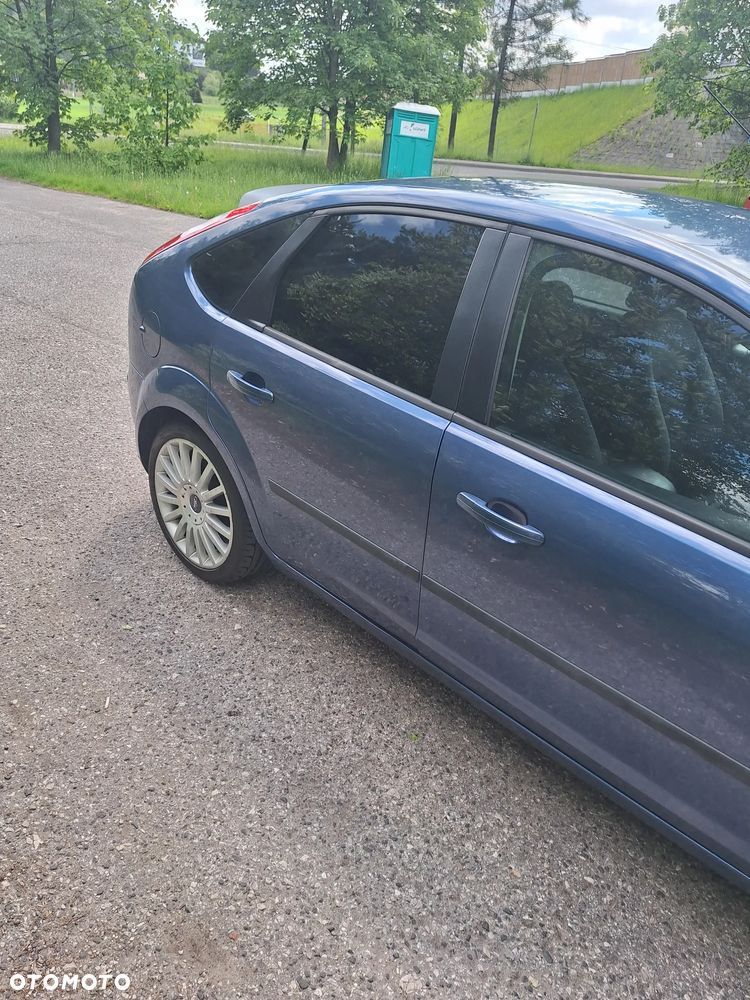 Ford Focus 2.0 16V Ghia - 8