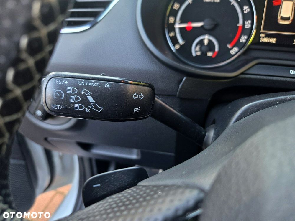 Skoda Octavia Combi 2.0 TDI DSG RS - 19