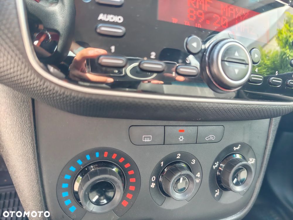 Fiat Punto 1.4 Easy S&S - 16