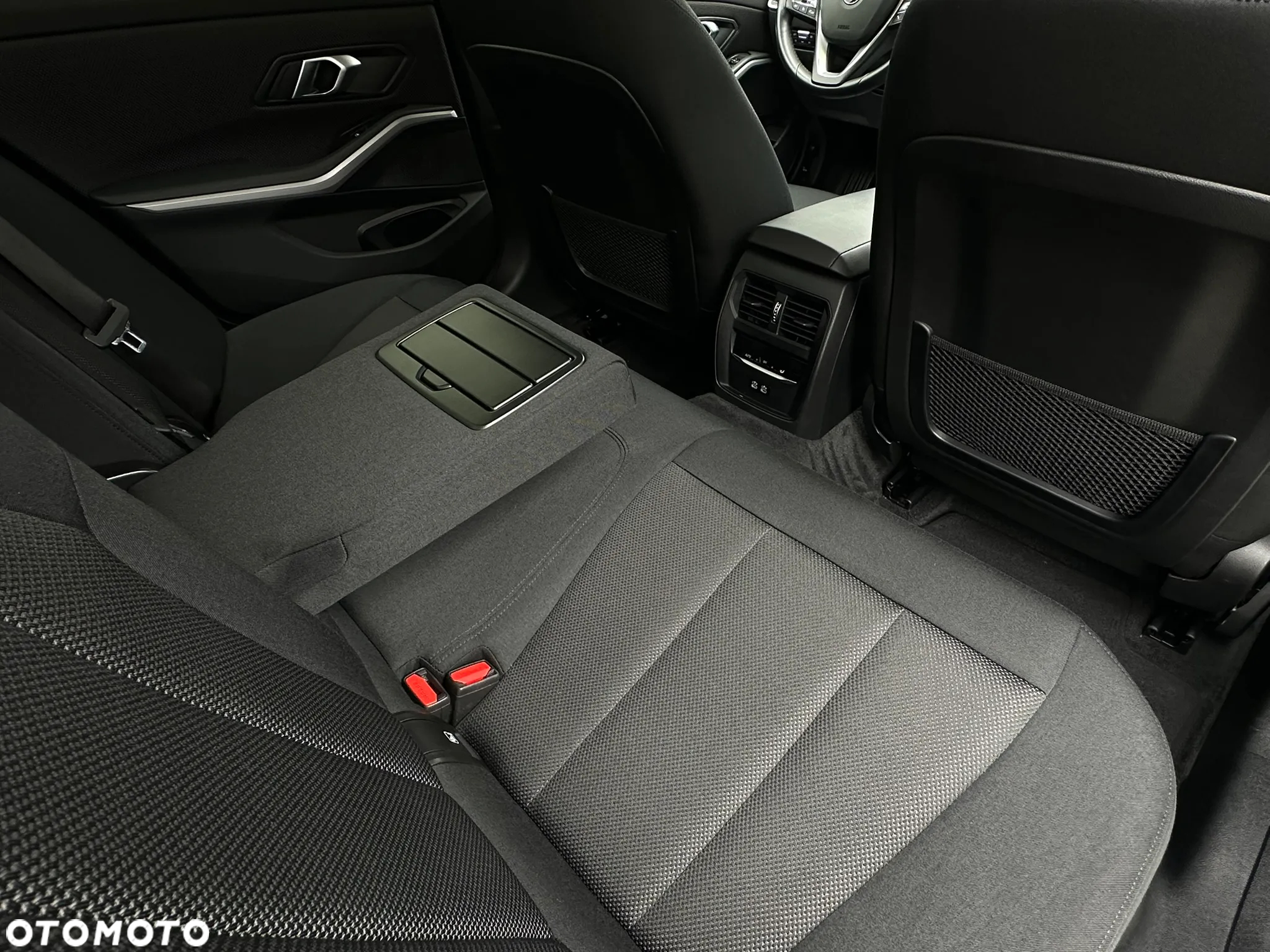 BMW Seria 3 330i Sport - 29