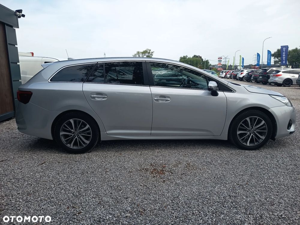 Toyota Avensis 1.8 Premium - 11