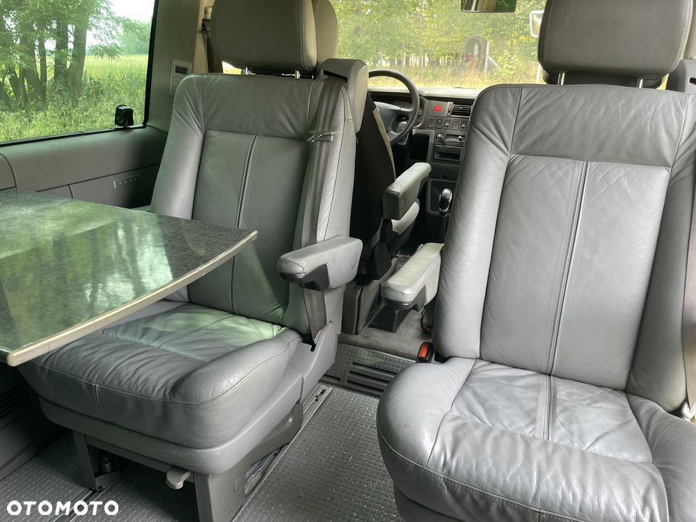 Volkswagen Multivan - 24
