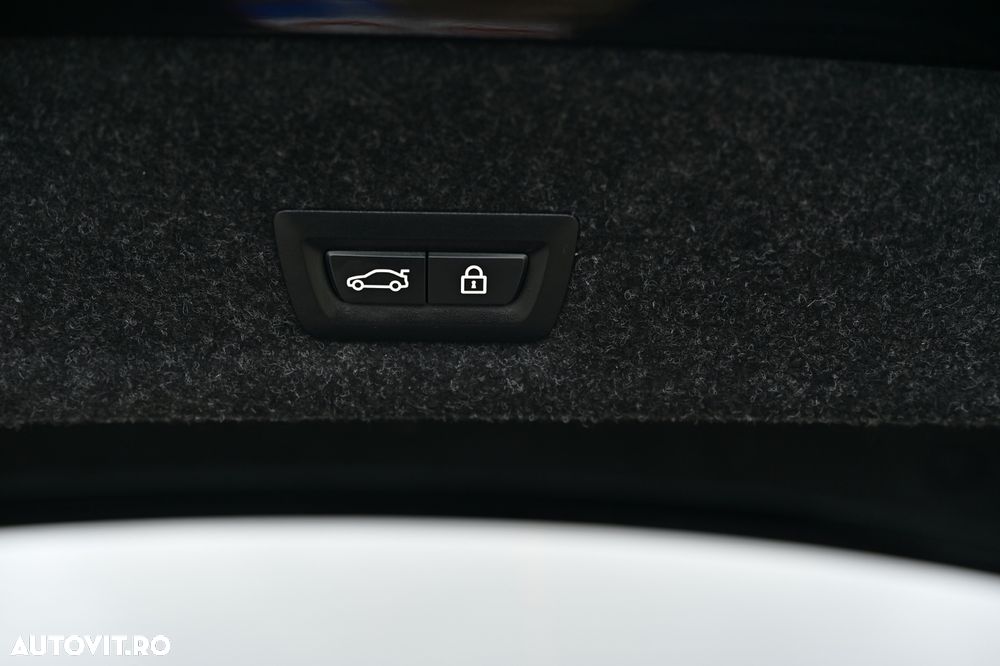 BMW Seria 3 330i xDrive Aut. M Sport - 38