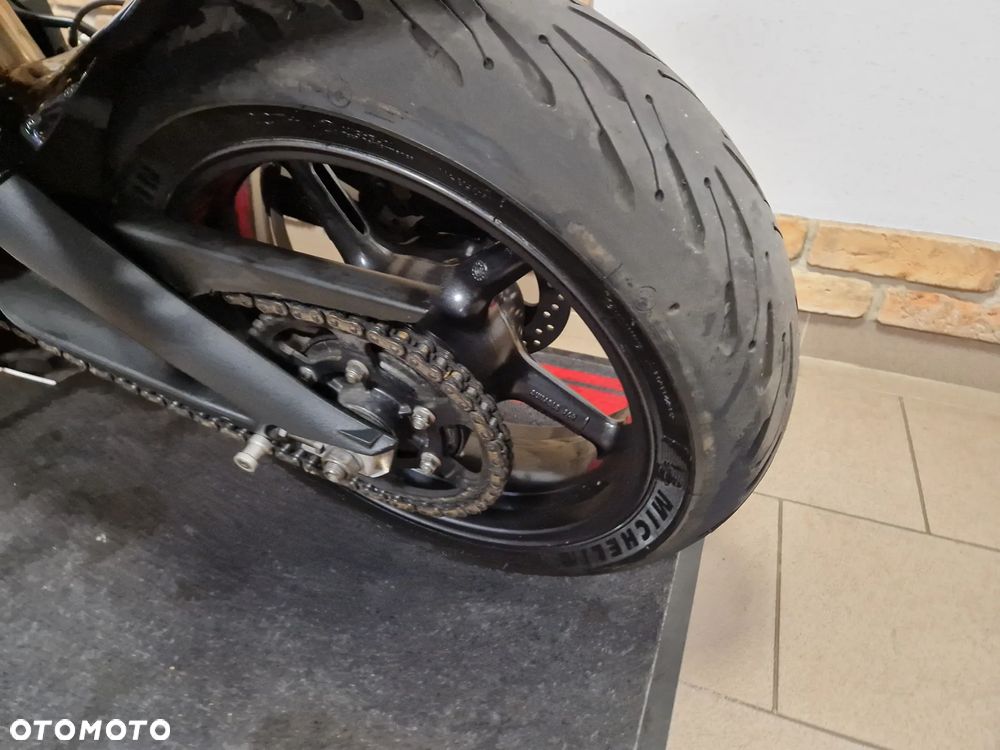 Triumph Street Triple - 18