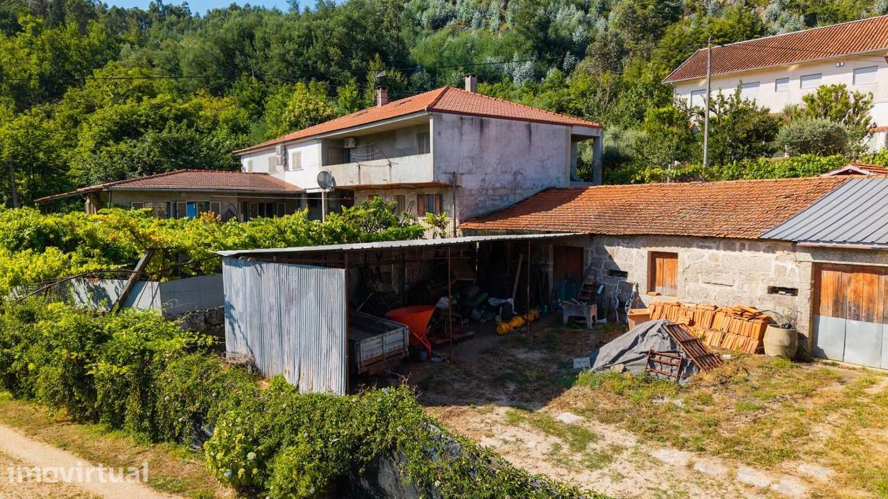 Terreno c/ área total de 1114,19m2  c/ 397 m2 de Construções em Granit - Grande imagem: 4/22