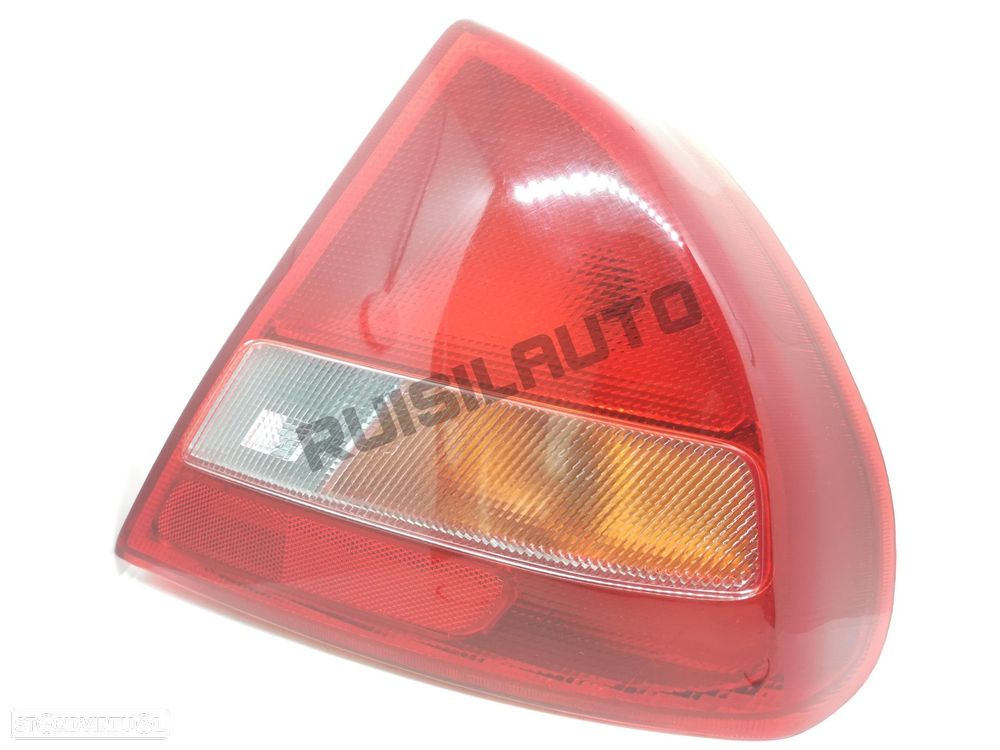 Farolim Trás Painel Direito  Mitsubishi Lancer Iv [1983_1989] 1 - 1