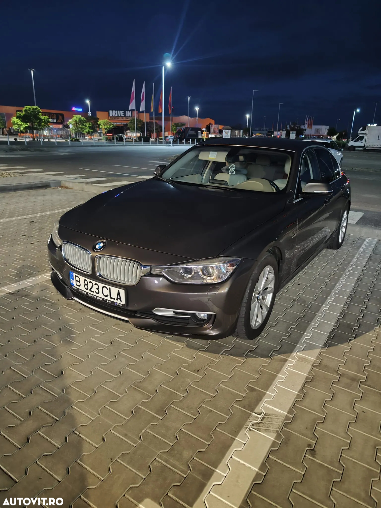 BMW Seria 3 316i Touring - 11
