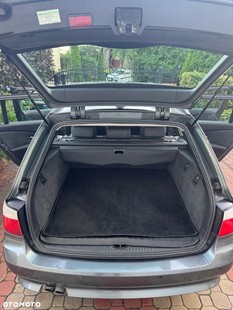 BMW Seria 5 525i Touring - 10