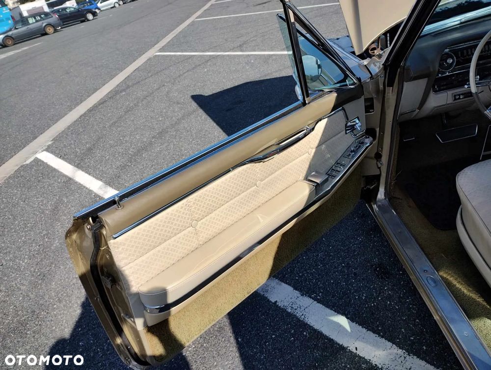 Cadillac Deville - 14