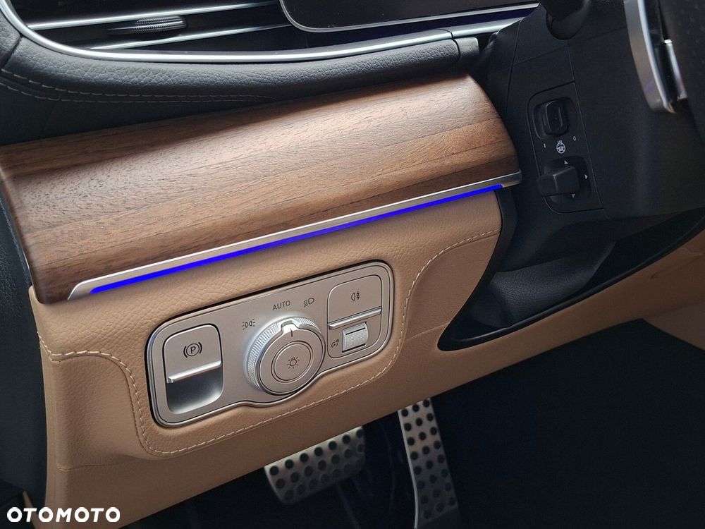 Mercedes-Benz GLS - 22