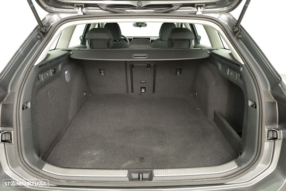 VW Passat Variant 1.5 TSI eHybrid DSG - 23