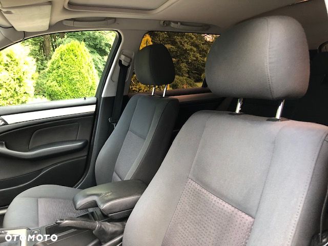 BMW Seria 3 318i - 8