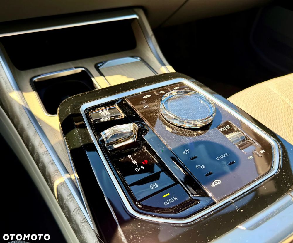 BMW Seria 7 M760e PHEV xDrive sport - 17