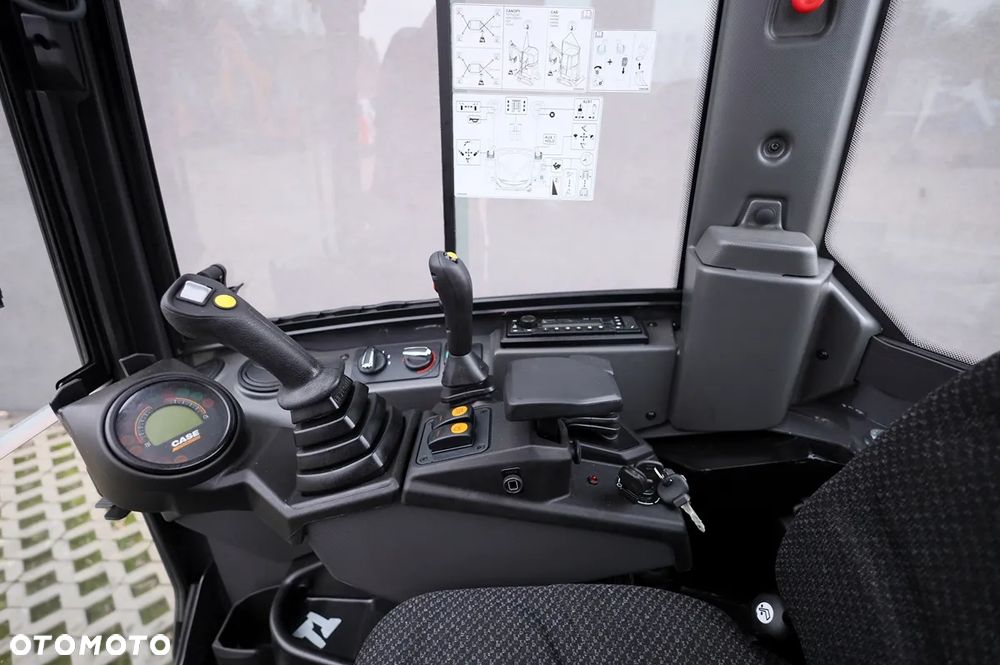 Case CX18D nowa nieużywana od autoryzowanego dealera - 9