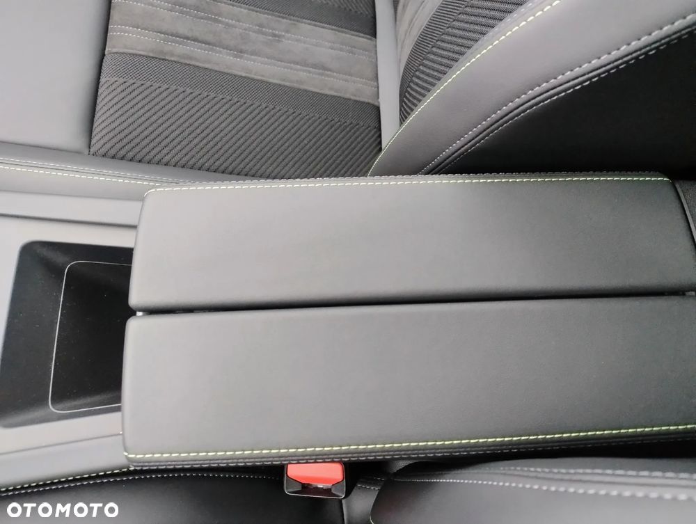 Peugeot 408 1.2 PureTech GT S&S EAT8 - 33