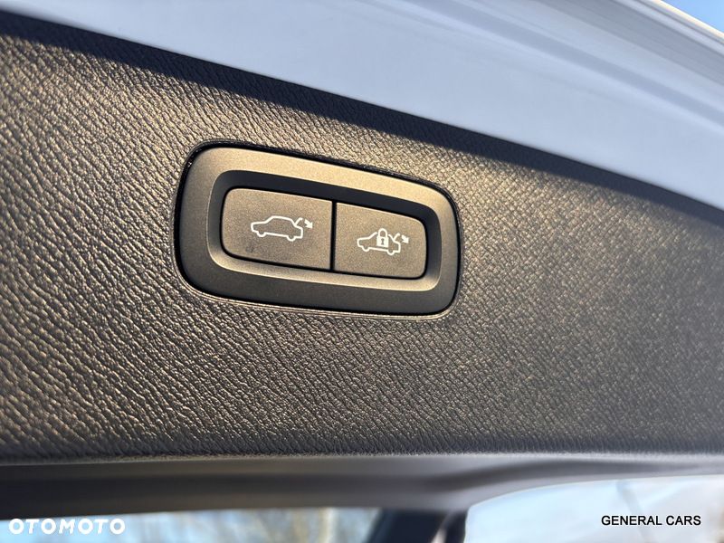 Volvo XC 90 T6 AWD Momentum 7os - 39