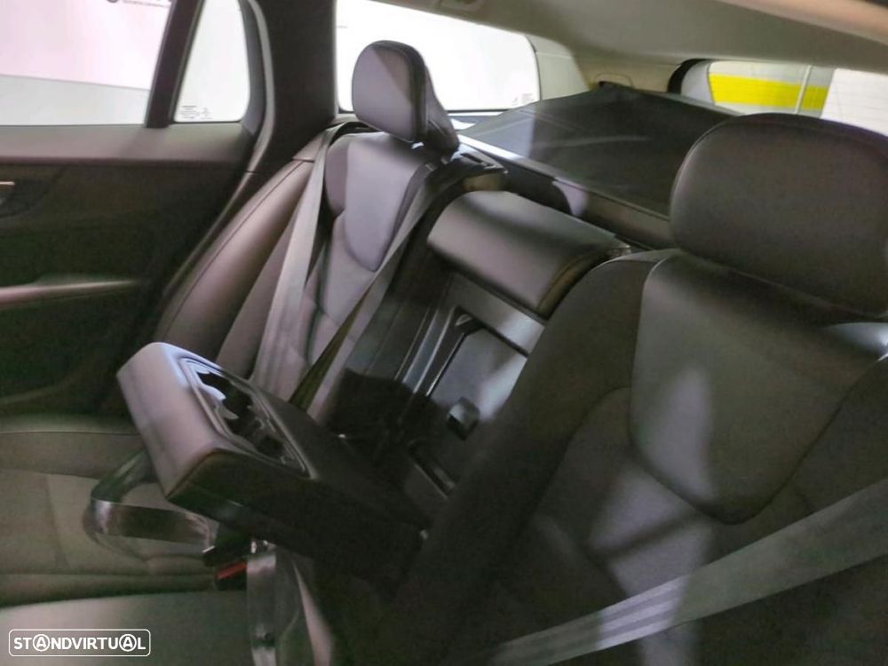 Volvo V60 2.0 T8 AWD TE Momentum Plus - 3