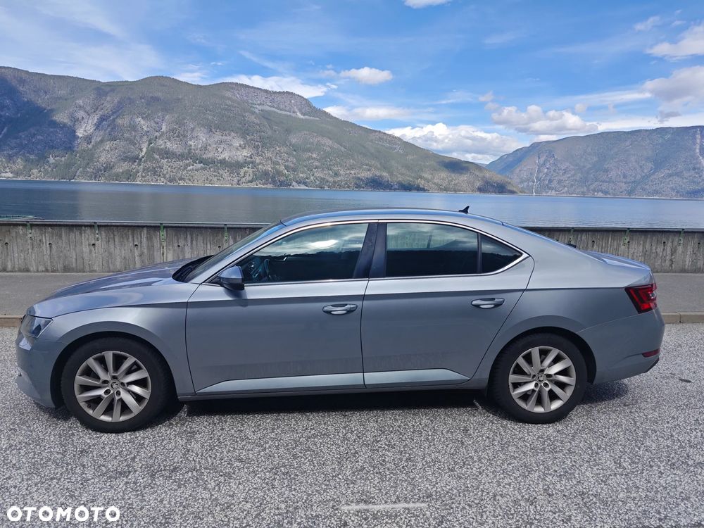 Skoda Superb 2.0 TDI Ambition DSG - 11